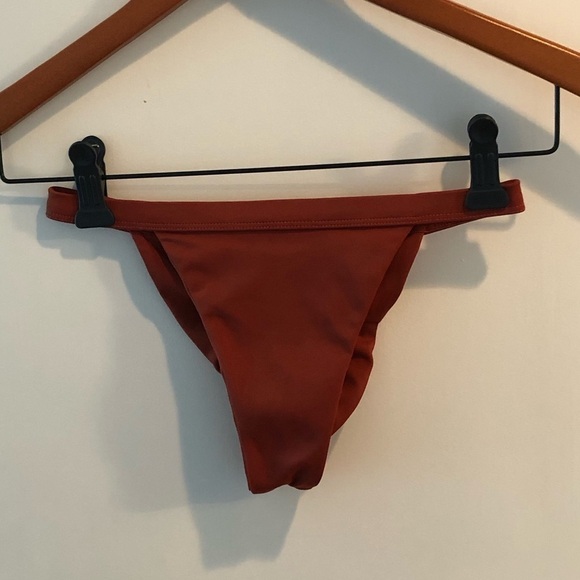 Joues de Sable Taylor Bikini Swim Bottom - Picture 1 of 14